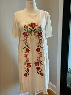 Embroidered Floral Cream Shift Dress by Chic Soul size 1 XL